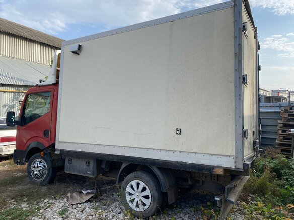 2010 Nissan Cabstar, красный, 740000 рублей - вид 3