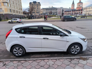 2014 Hyundai Solaris I Рестайлинг, белый, 1199000 рублей, вид 2