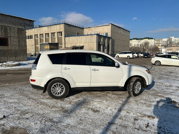 2012 Mitsubishi Outlander II Рестайлинг, белый, 1250000 рублей - вид 3