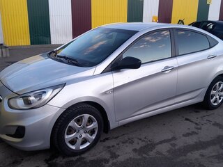 2011 Hyundai Solaris I, серебристый, 600000 рублей, вид 4