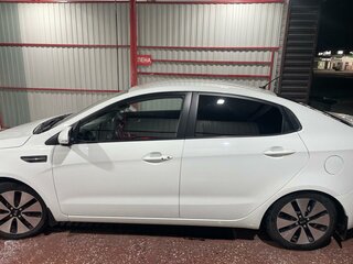 2012 Kia Rio 4-speed III, белый, 980000 рублей, вид 3