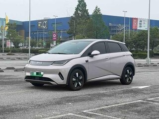 2025 BYD Dolphin 45.12 kWh I Рестайлинг, серебристый, 1130111 рублей, вид 3