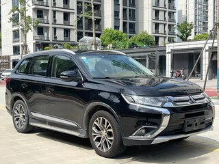 2022 Mitsubishi Outlander III Рестайлинг 3, чёрный, 2000000 рублей, вид 2