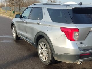2021 Ford Explorer VI, серебристый, 2800000 рублей, вид 4