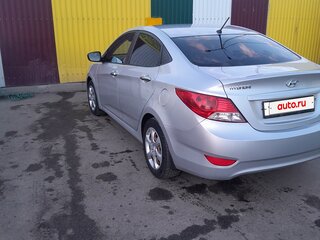 2011 Hyundai Solaris I, серебристый, 600000 рублей, вид 3