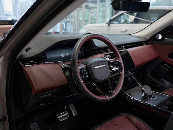 2025 Land Rover Range Rover Evoque II Рестайлинг, серый, 6949000 рублей - вид 5