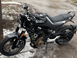 Husqvarna Svartpilen 401