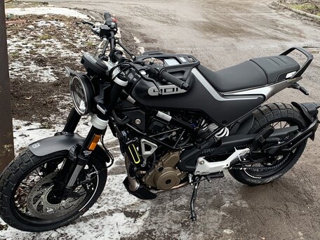 2021 Husqvarna Svartpilen 401, чёрный, 595000 рублей, вид 1
