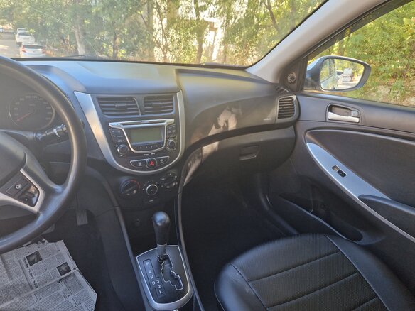 2014 Hyundai Solaris I, чёрный, 1100000 рублей - вид 6