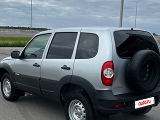 2017 Chevrolet Niva I Рестайлинг, серебристый, 535000 рублей, вид 4