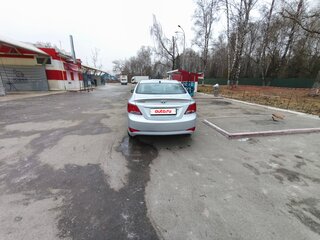 2015 Hyundai Solaris I Рестайлинг, серебристый, 900000 рублей, вид 5
