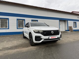 2018 Volkswagen Touareg III, белый, 5100000 рублей, вид 3