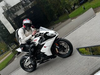 2010 Aprilia RSV4, белый, 875000 рублей, вид 1
