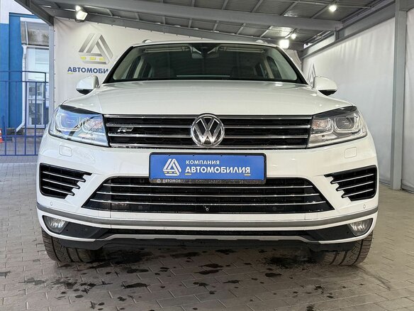 2017 Volkswagen Touareg II Рестайлинг, белый - вид 7