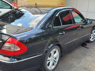 2007 Mercedes-Benz E-Класс 220 III (W211, S211) Рестайлинг, чёрный, 880000 рублей, вид 3