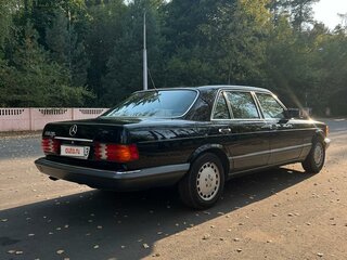 1982 Mercedes-Benz S-Класс 500 II (W126), чёрный, 2300000 рублей, вид 3
