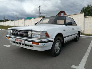 1989 Toyota Crown VIII (S130), белый, 390000 рублей, вид 2