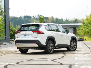 2025 Toyota RAV4 V (XA50), белый, 3950000 рублей, вид 4
