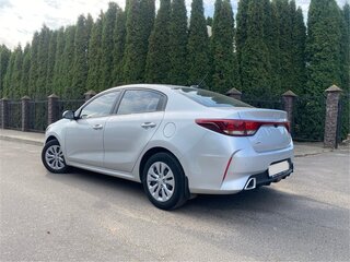 2022 Kia Rio IV Рестайлинг, серебристый, 1560000 рублей, вид 4