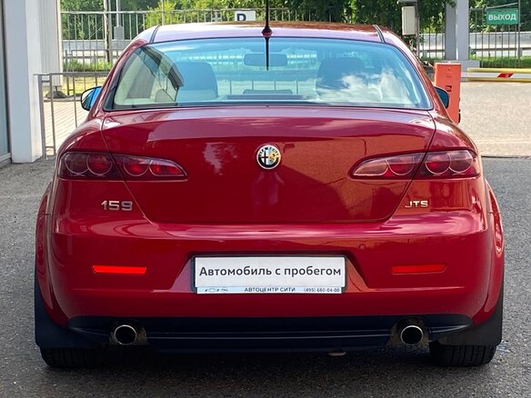 2011 Alfa Romeo 159, красный - вид 19