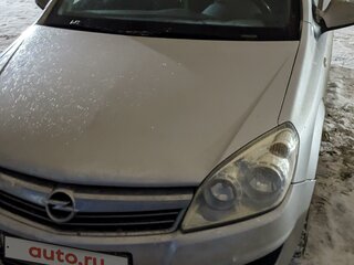 2013 Opel Astra H Рестайлинг, серебристый, 800000 рублей, вид 3