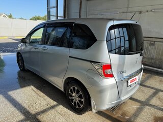 2014 Honda Freed I Рестайлинг, серебристый, 1100000 рублей, вид 4