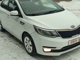 2017 Kia Rio III Рестайлинг, белый, 1100000 рублей, вид 4