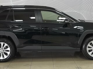 2020 Toyota RAV4 V (XA50), чёрный, 2400000 рублей, вид 4