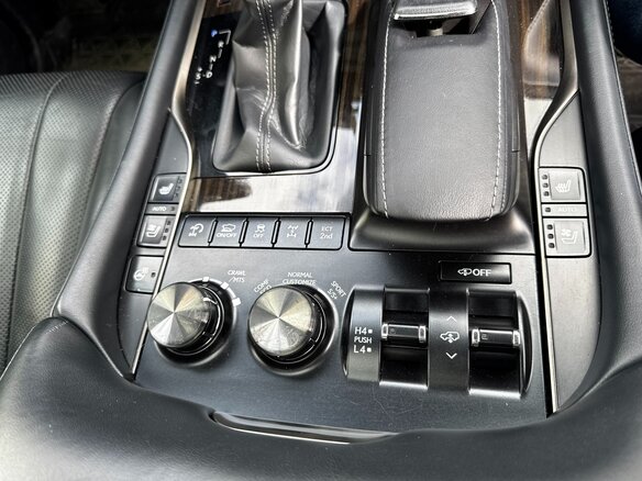 2018 Lexus LX 570 III Рестайлинг 2, чёрный, 9800000 рублей - вид 36