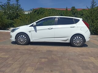 2015 Hyundai Solaris I Рестайлинг, белый, 660000 рублей, вид 2