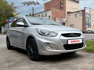 2013 Hyundai Solaris I, серебристый, 810000 рублей, вид 5
