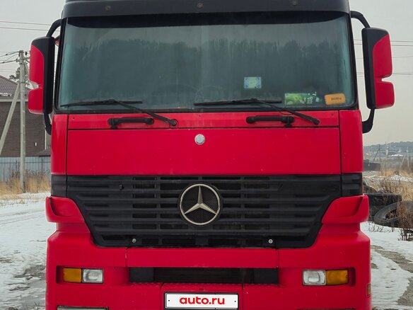 2000 Mercedes-Benz Arocs, красный, 4000000 рублей - вид 1
