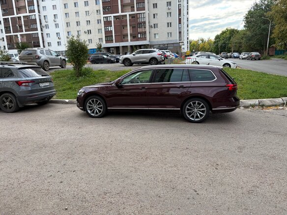 2017 Volkswagen Passat B8, пурпурный, 1800000 рублей