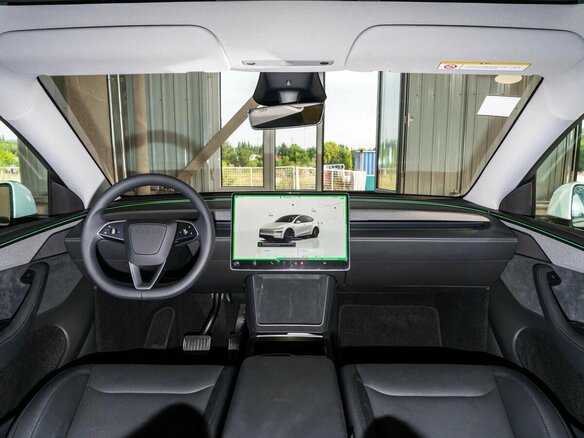 2025 Tesla Model Y Long Range I Рестайлинг, серебристый, 7639800 рублей - вид 8