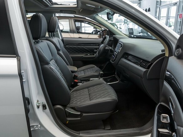 2022 Mitsubishi Outlander III Рестайлинг 3, белый - вид 13