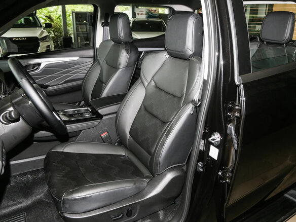 2024 Isuzu D-Max III, чёрный, 4480000 рублей - вид 17