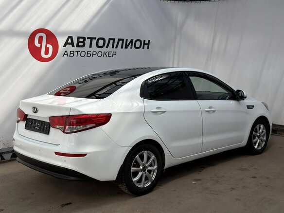 2017 Kia Rio III Рестайлинг, белый, 999000 рублей - вид 5