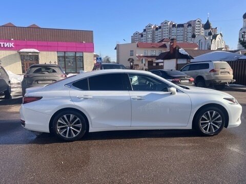 2018 Lexus ES 250 VII, белый, 3750000 рублей - вид 1