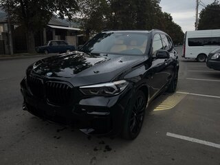 2021 BMW X5 40i IV (G05/G18), чёрный, 7500000 рублей, вид 2