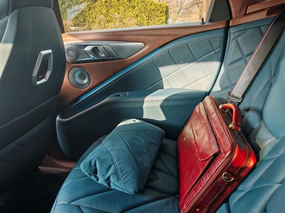 2023 BMW XM, зелёный, 13100000 рублей - вид 15