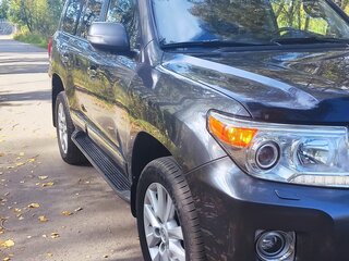 2014 Toyota Land Cruiser 200 Series Рестайлинг 1, серый, 4000000 рублей, вид 2