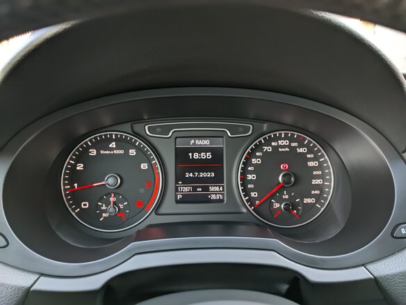 2012 Audi Q3 I (8U), белый, 1900000 рублей - вид 8