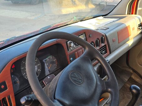 1999 Volkswagen LT, красный, 250000 рублей, вид 5