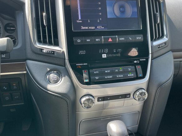 2019 Toyota Land Cruiser 200 Series Рестайлинг 2, чёрный, 9800000 рублей - вид 10