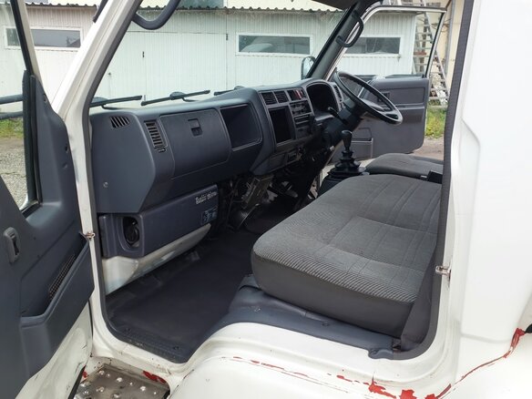 1996 Toyota Dyna, белый, 1570000 рублей - вид 2