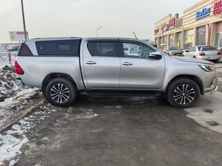 2017 Toyota Hilux VIII, серебристый, 3990000 рублей, вид 5