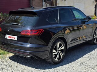 2018 Volkswagen Touareg III, чёрный, 4100000 рублей, вид 3