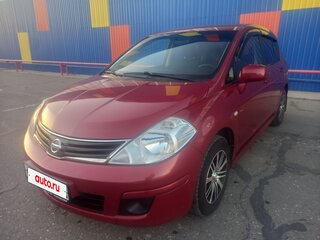 2011 Nissan Tiida I Рестайлинг, красный, 900000 рублей, вид 3
