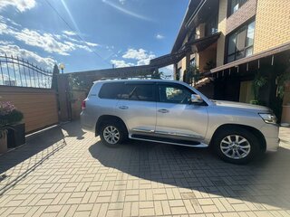 2020 Toyota Land Cruiser 200 Series Рестайлинг 2, серебристый, 8350000 рублей, вид 4
