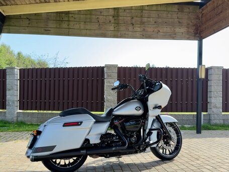 2017 Harley-Davidson Road Glide Special, серебристый, 1900000 рублей, вид 3